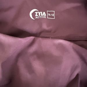 Zyia leggings